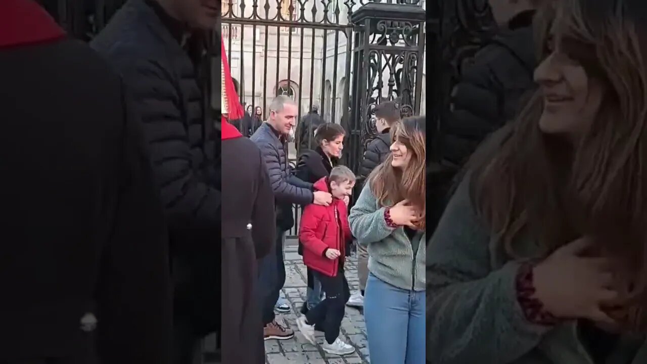 The King's guard makes the toutist jump 3 times #thekingsguard