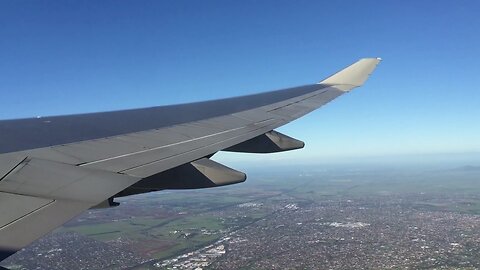 AMAZING QANTAS B747-400ER landing into Melbourne Airport!!