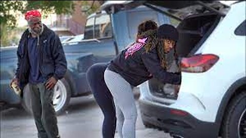Pranking the Hood with YOGA PANTS !!!! 😨🏳️‍🌈