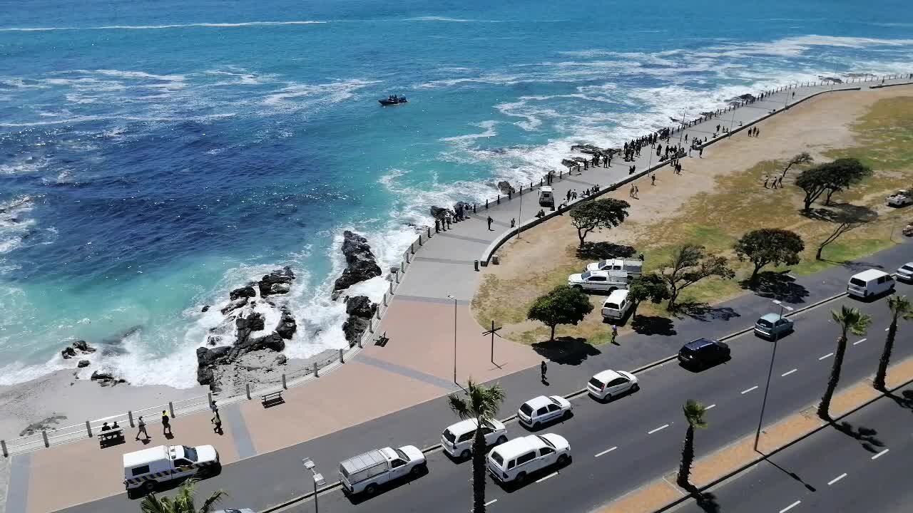 SOUTH AFRICA - Cape Town - Sea Point Drowning (Video) (PzX)