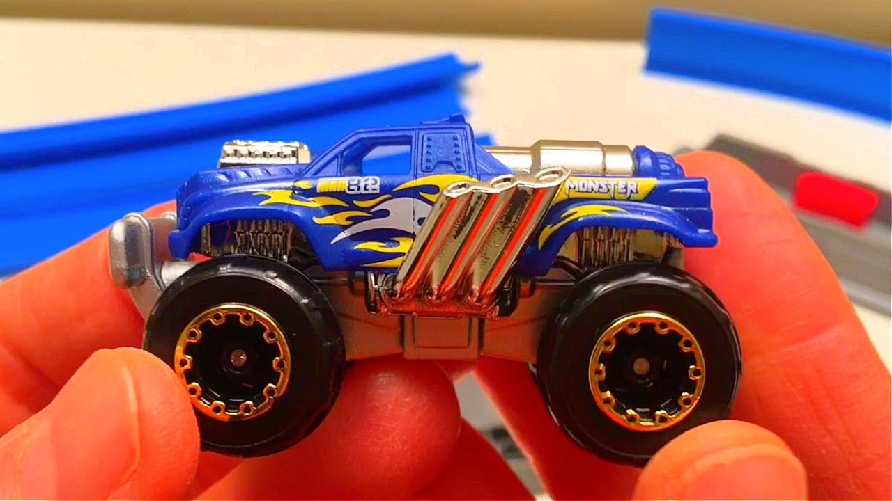 MONSTER TRUCKS | FREESTYLE RACING | ROAD RAMPAGE | METAL MACHINES | MONSTER TRUCK PLAY SET