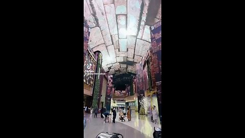 chaina moll in ciling decoration