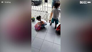 Un invité surprise dans son cartable