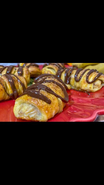 Bananas with chocolate in puff pastry