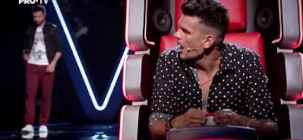 This Michael Jackson Voice TWIN Judges beg him to sing again.