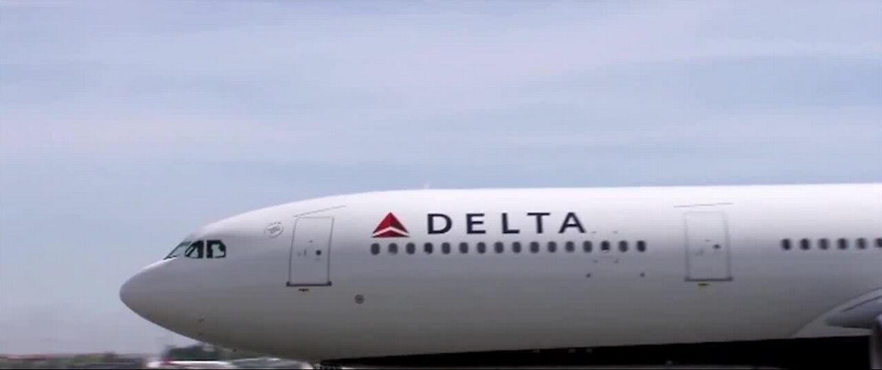 Delta brings back booze