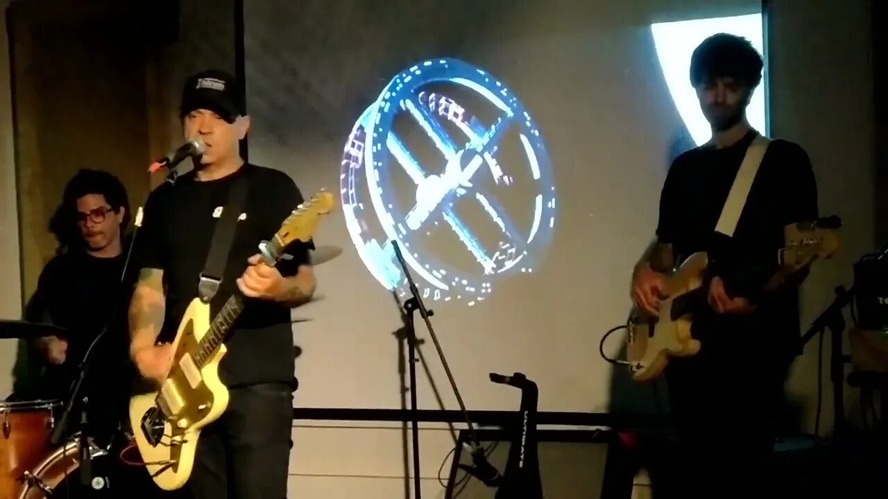 ג׳נגו - קרח בעיניים