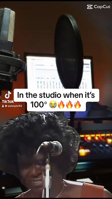 Funny memes in the studio when it’s 100° 😭🔥