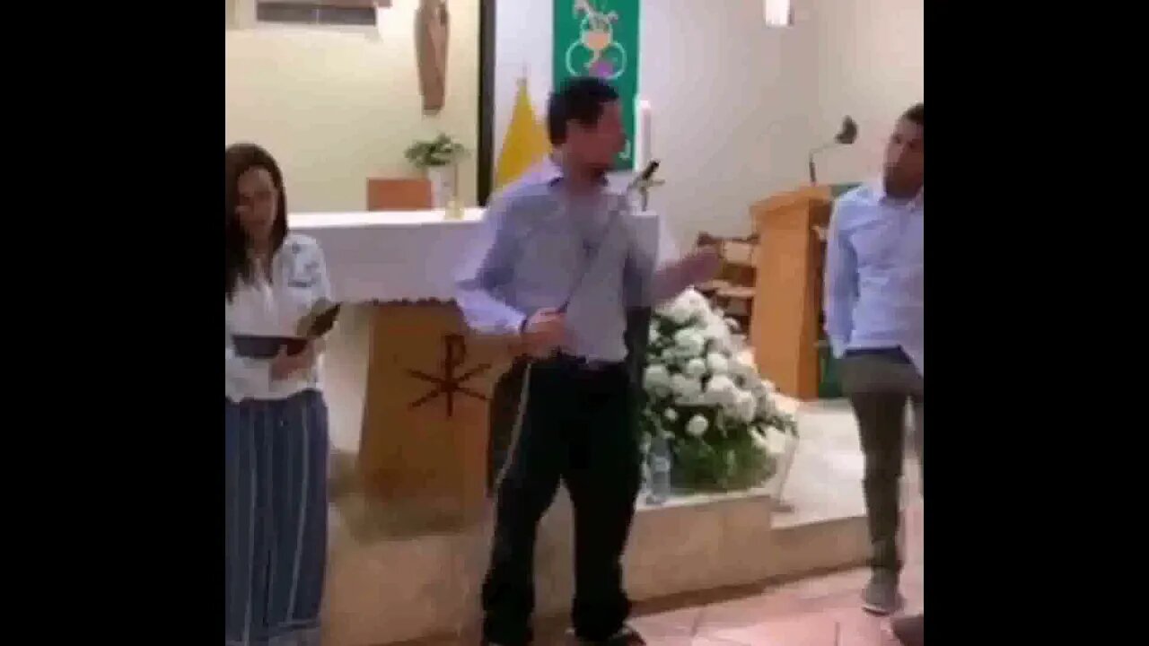 ¿Porqué los católicos pedimos la intercesión de los santos? Padre Luis Toro.