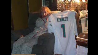 91-year-old robbery victim gets big support from Miami Dolphins