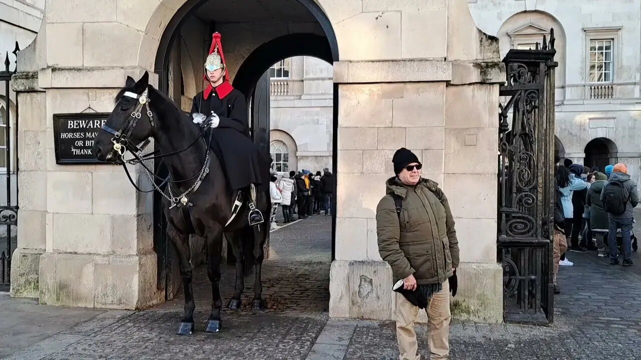 Day dreaming tourist almost bumps in to horse inside the box with the kings guard #thekingsguard