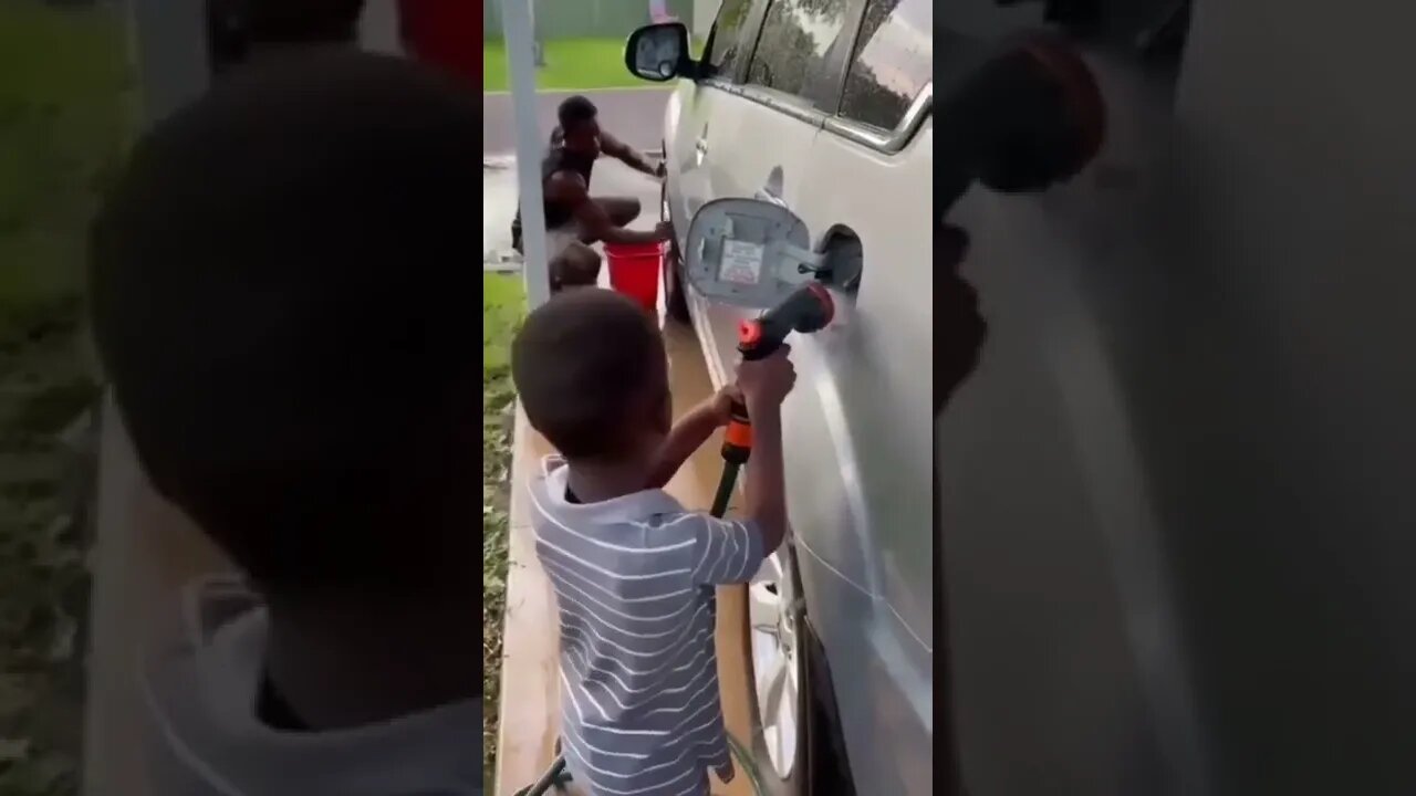 ENCHENDO O TANGUE DO PAPAI 🤣🤣🤣