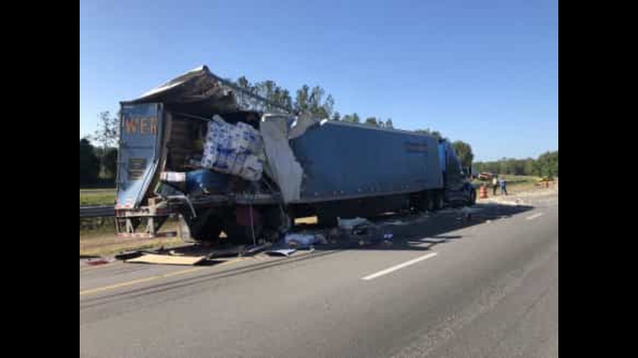 Camião avariado sofre violenta colisão em autoestrada