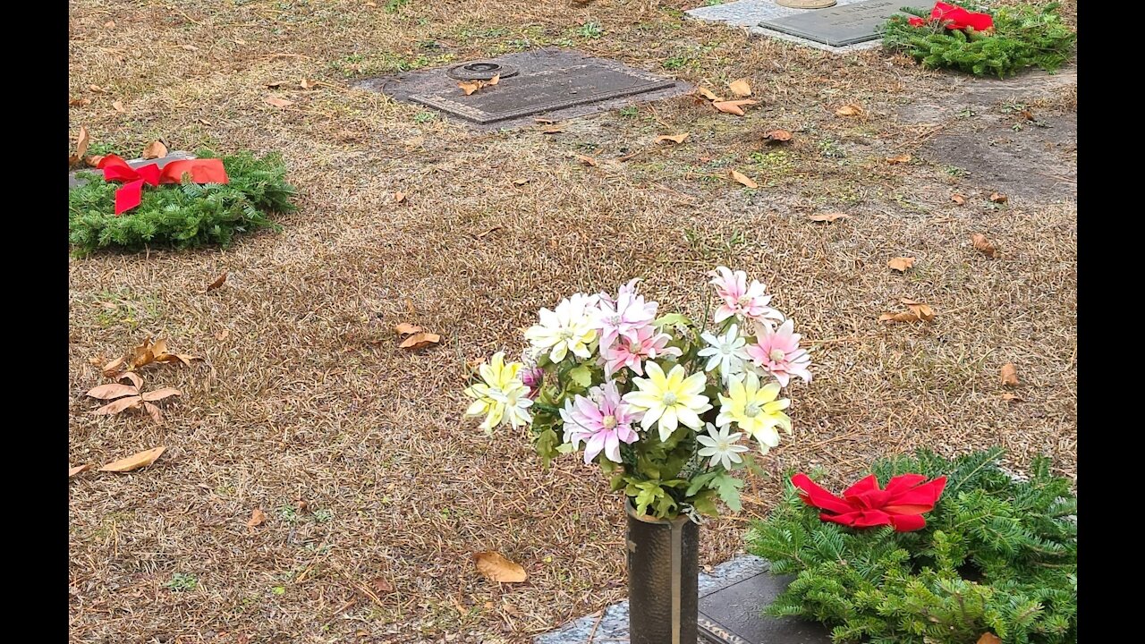 WREATHS ACROSS AMERICA