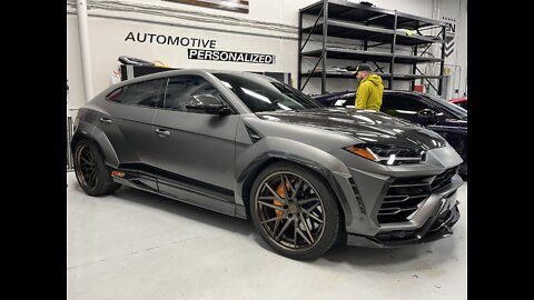 LAMBORGHINI URUS carbon fiber Vossen wheels