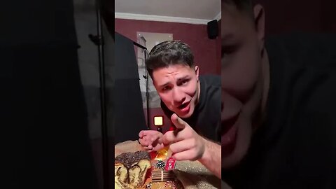 GURITAMICA TESTEAZA COZONAC CU SNEAKERS #oguritamica #manciosul #mancare #food #cozonacogm