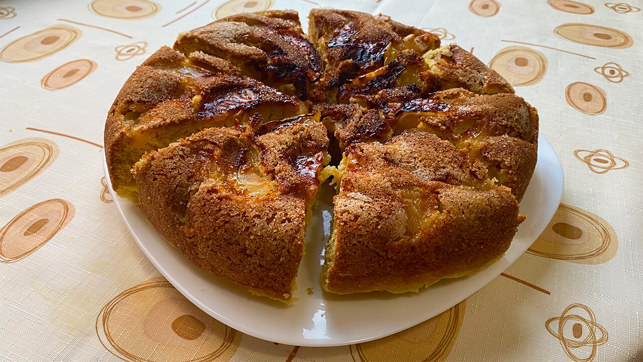 HAVE 1 APPLE? PIE WITHOUT AN OVEN WITH A CARAMEL CRUST