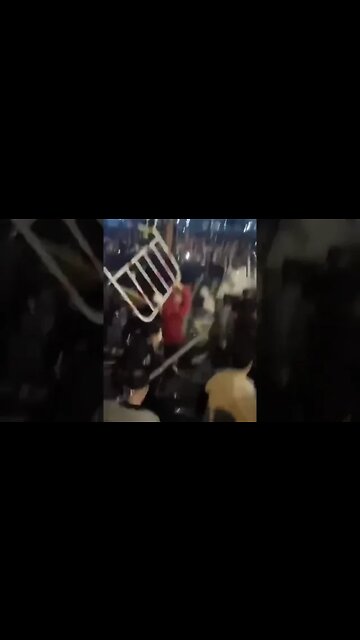 #CHINA: The People are fighting back against the CCP and Covid Zero Policy 👀