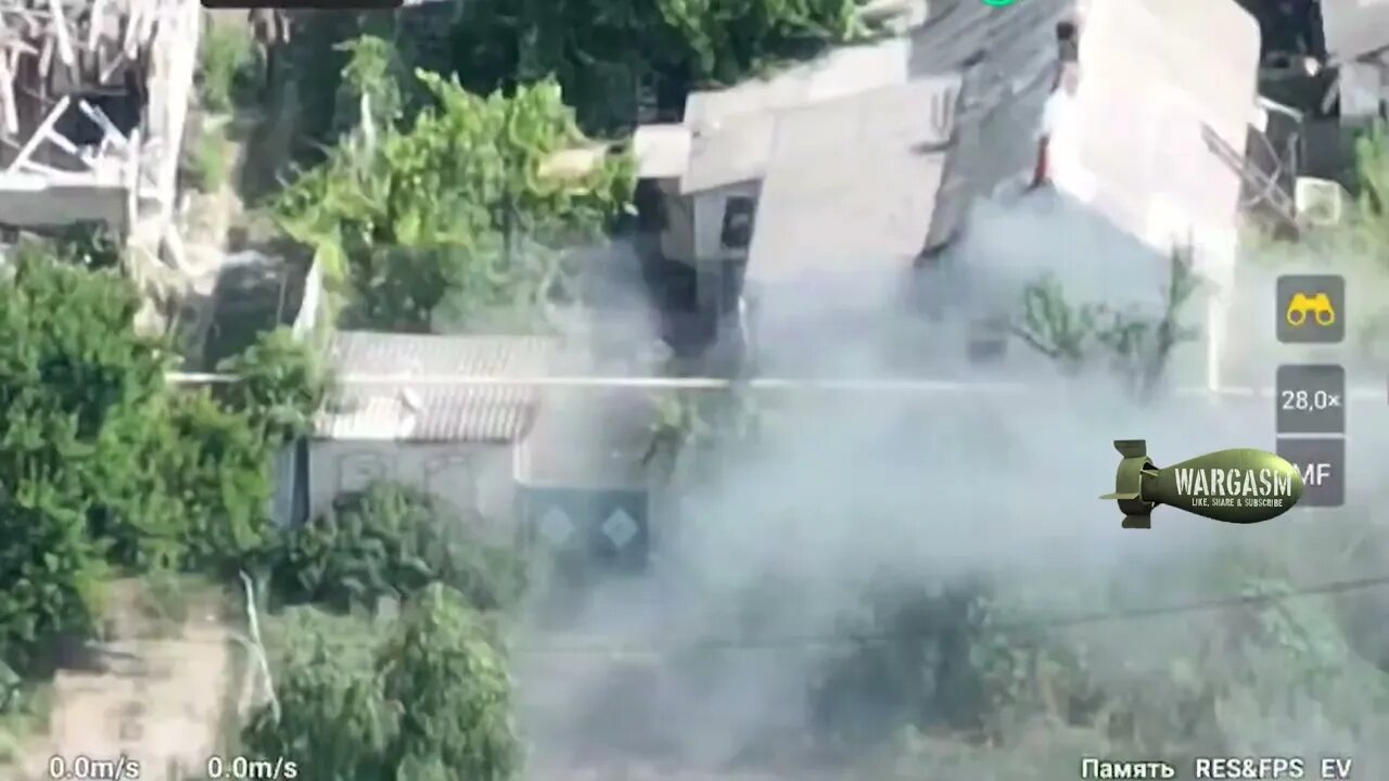 Three Russian FPV kamikaze drones target a house occupied by Ukrainain soldiers