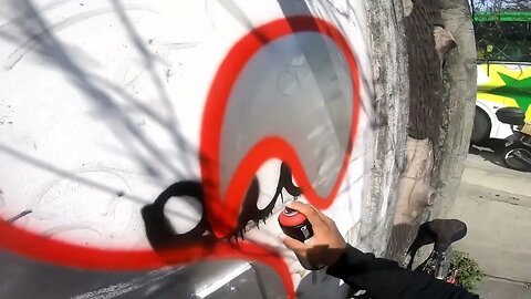 ON A MISSION TO GRAFFITI BOMB!