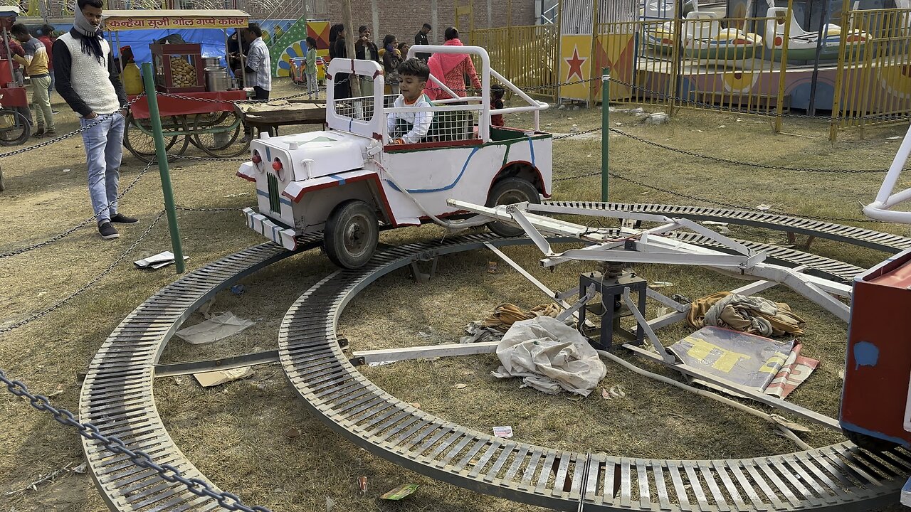 Kid’s enjoying in to exhibition playing with beautiful car🚗🚙🚕