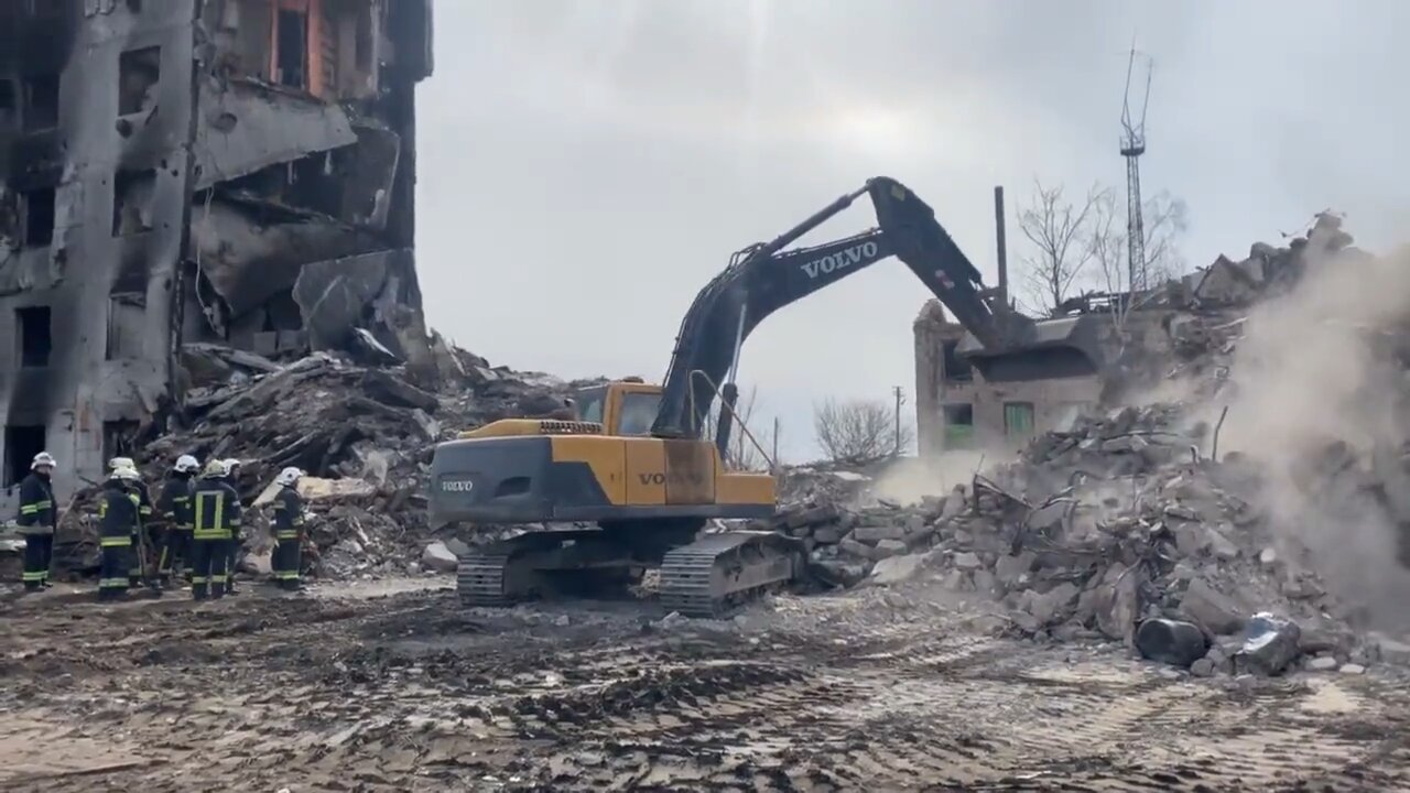 #Borodyanka Emergency response service is clearing the rubble following the Russian bombardment