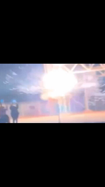 Girl Gets Smoked Twerking on Electrical Structure