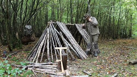 Solo Moss Survival Shelter Build &15