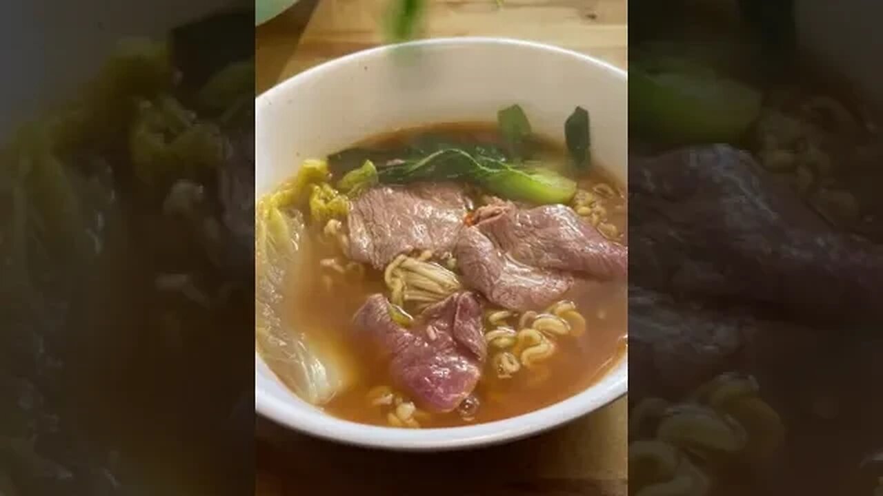 Gold old instant ramen vid shinramyun