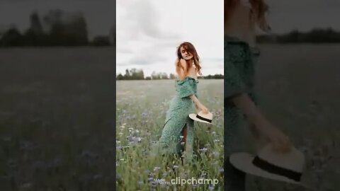 A Female Model Pictorial In The Flower Field