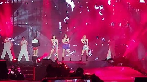 BlackPink in Houston 1st show song Duu-Du-Duu-Du