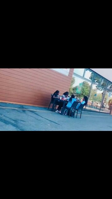 Italien: Burger King setzt Ungeimpfte zum Speisen vor die Tür