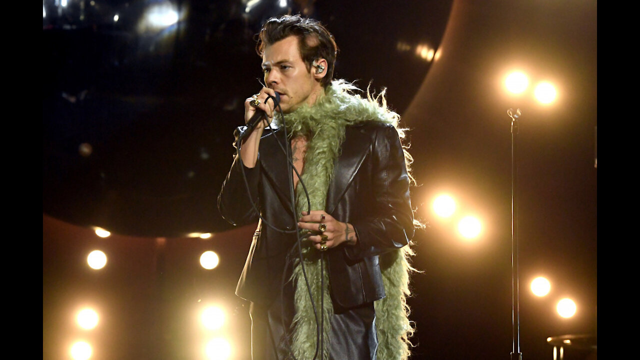 Harry Styles wanted to look ‘British and eccentric’ at the Grammy Awards