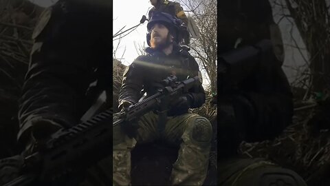 American on the front lines in Bakhmut today! 🙏🇺🇸🇺🇦💪🏻🎄🎯 Like and follow for rare video/news