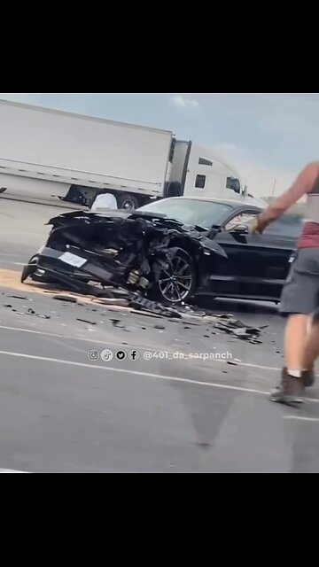 Mustang Crashes In Vaughan