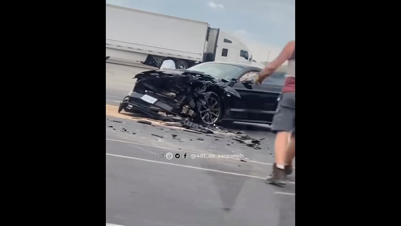 Mustang Crashes In Vaughan