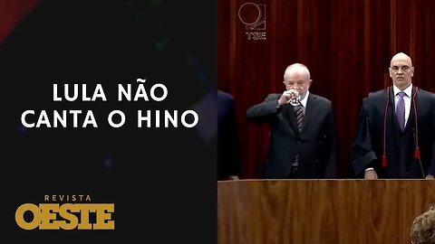 Lula bebe água durante o Hino Nacional