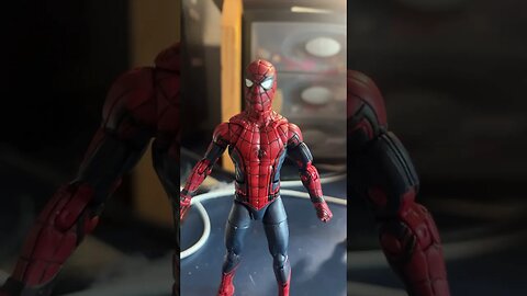 #spidermanactionfigures #marvellegends Civil War Spidey vs. Homecoming comparison.