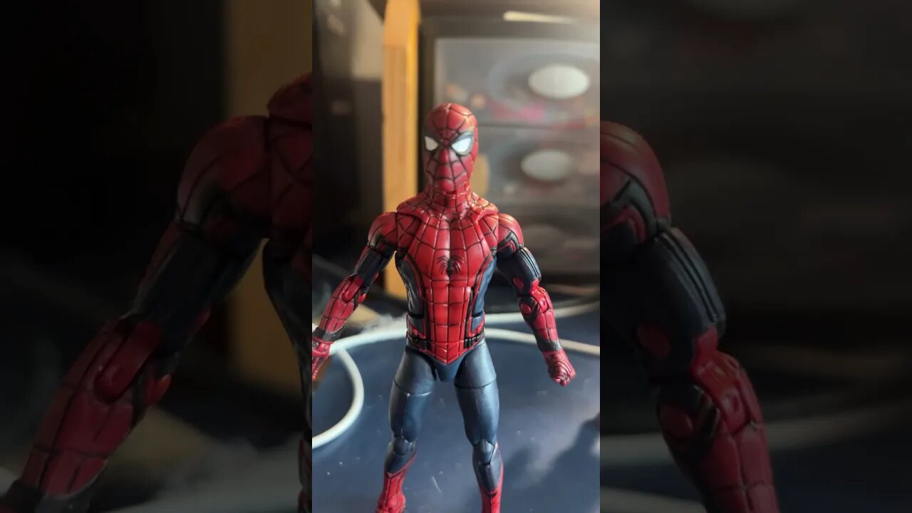 #spidermanactionfigures #marvellegends Civil War Spidey vs. Homecoming comparison.