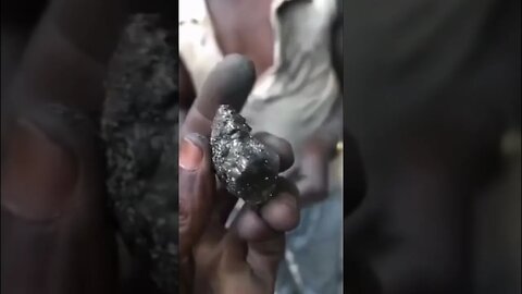 Vibranium : Electric charged stone found in Congo ⚡️⚡️⚡️ #shorts #subscribe #viral #fyp #reels #wow