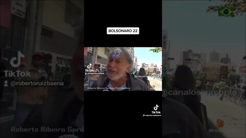 Senhor de 74 anos emocionado em ir votar em Bolsonaro