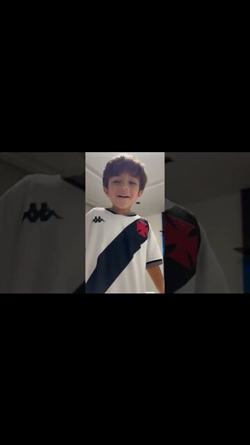 Filhos do zagueiros Luan comemorando a volta do Vasco a 1ª divisão