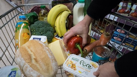 Choosing A Low-Fat Vs. A Low-Carb Diet Doesn't Seem To Matter