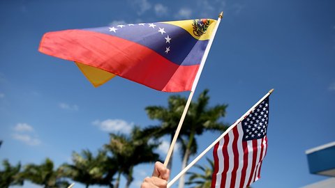 Trump Signs New Sanctions Targeting Venezuela's Gold Market