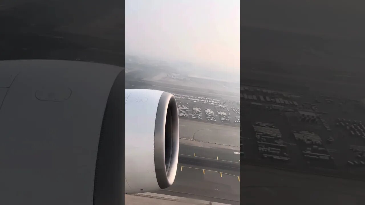 Emirates B77W - low visibility/ hazy day departure