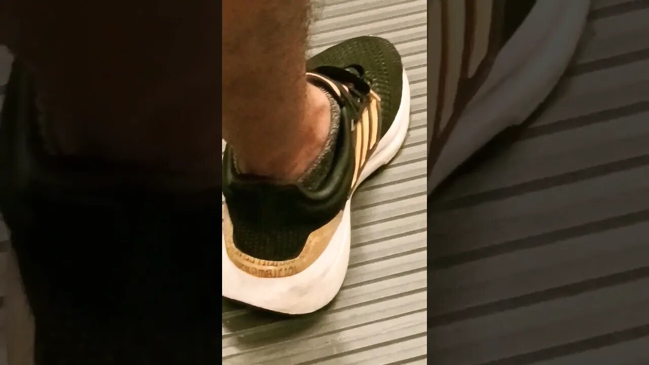 1 Big Foot.#makegoviral #sneaker#short