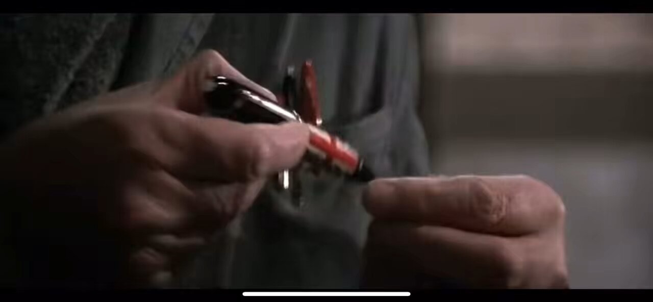 James Bond - Pen for banging contracts