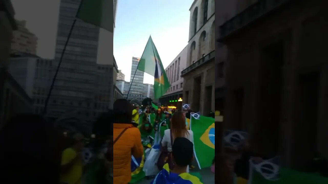 Em Milão, Itália os Br não desistem #shorts