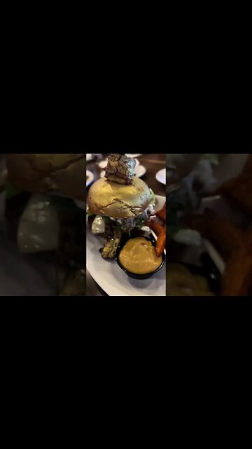 I went to Las Vegas and visited the famous @Slaters5050LV and got the 24k gold burger! [Netflix]