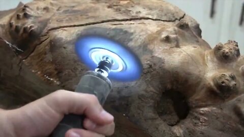 Carving a Rhino From Epoxy Resin & Walnut Burl-5